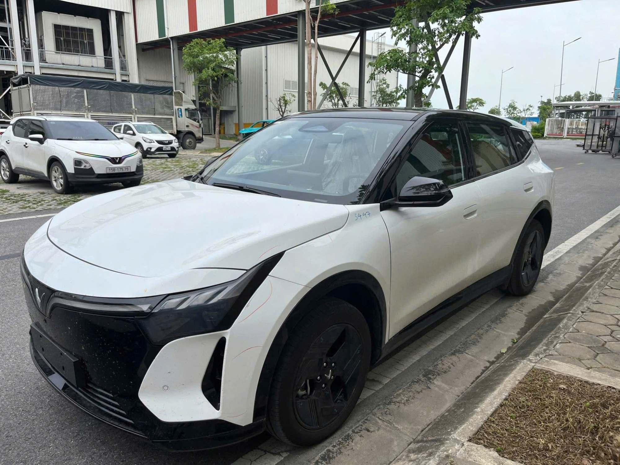 Giá lăn bánh vf8 all new